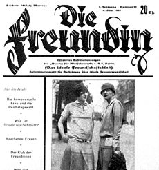 Portada de la revista alemana con el título "Die Freundin" mostrando a dos mujeres vestidas con la moda de la época, con vestidos de talle bajo